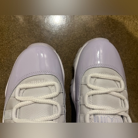W’s Never worn, NIB, 8.5 Jordan Retro Low 11 White / Pure Violet